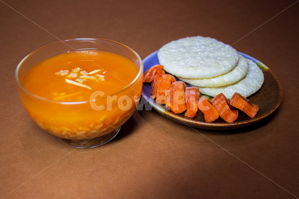 디저트,곶감,명절음식,안동식혜,식혜,간식,한식,명절,한국음식,후식,아침식사,음료,음료수,무식혜,요리,음식,쌀과자,과일,말린감,감,한국,안동,푸드,전통,전통적인,건강,건강한,설,설날,설날음식,설음식,설명절음식,설명절,추석,추석음식,추석명절,식사,점심식사,저녁식사,홈메이드,발효식품,발효,신선한,문화,다이어트,유산균,아시아,잔,컵,유리,유리잔,그릇,유리그릇,유리볼,유리컵,접시,받침,동양,동양적인,오리엔탈,식탁,테이블,sikhye,andongsikhye,koreanfood,dessert,drink,beverage,driedpersimmon,ricecracker,food,cuisine,cook,cooking,korea,korean,andong,traditional,health,healthy,holiday,meal,breakfast,dinner,lunch,dish,glass,homemade,fermented,fermentedfood,fresh,culture,diet,spicy,hot,sweet,table,tasty,wellbeingfood,delicious,local,nature,gourmet,nutrition,orient,lacticacidbacteria,lactobacillus,asia,asian,한국전통,한국문화,korean traditional,korean culture,디저트,간식,후식,dessert,snack,음료수,drink,beverage