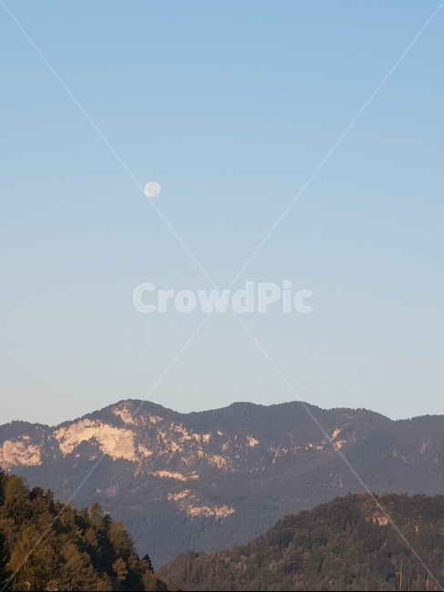 블레드,섬,호수,블레드성,bledcastle,자연,경관,아침달,moon,아침,아침풍경,경치,자연경관,슬로베니아,해외자연,외국자연,세계자연,동유럽자연,동유럽경관,slovenia,자연,풍경,nature,landscape,해외,외국,세계,foreign,oversea,world,세계자연풍경,해외자연풍경,외국자연풍경,world nature landscape,outdoors,옥외,mountain,산,mountain range,산맥,adventure,모험,leisure activities,레저 활동