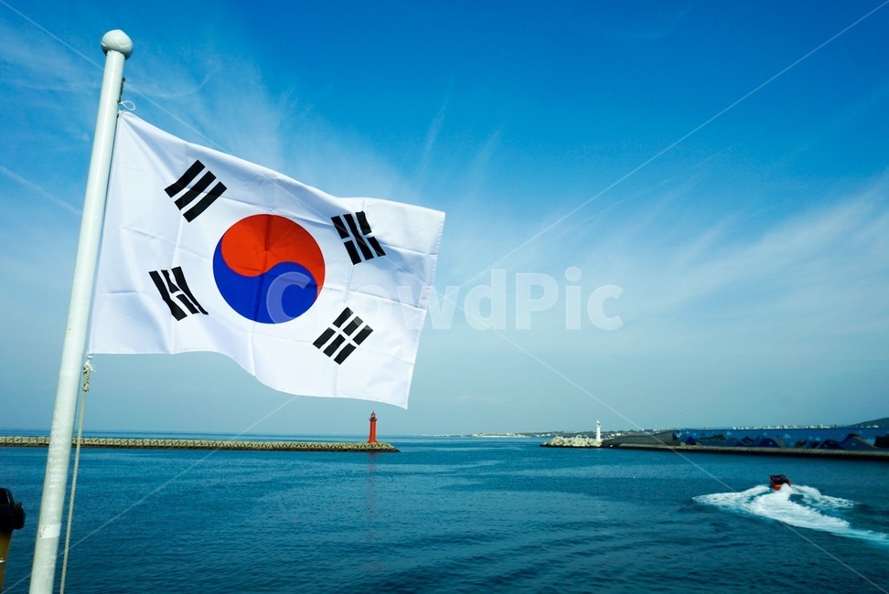 sky,patriotic,korea,ocean,Korean Flag,jeju island,Lighthouse