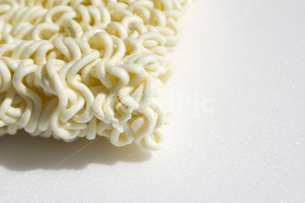 라면,면,면말,말린,건조,식품,클로즈업,생라면,음식,요리,재료,한식,분식,야식,국수,누들,푸드,인스턴트,인스턴트라면,밀가루,패스트푸드,면발,면요리,면류,흰배경,면류,면요리,noodles