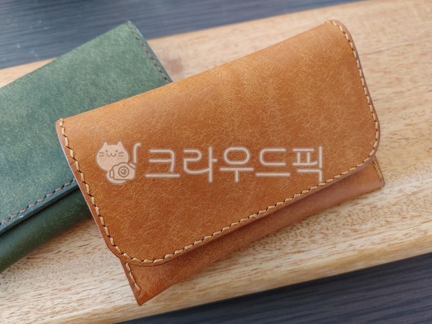 leather wallet,wallet,accessories,part,card wallet,accessory,leather