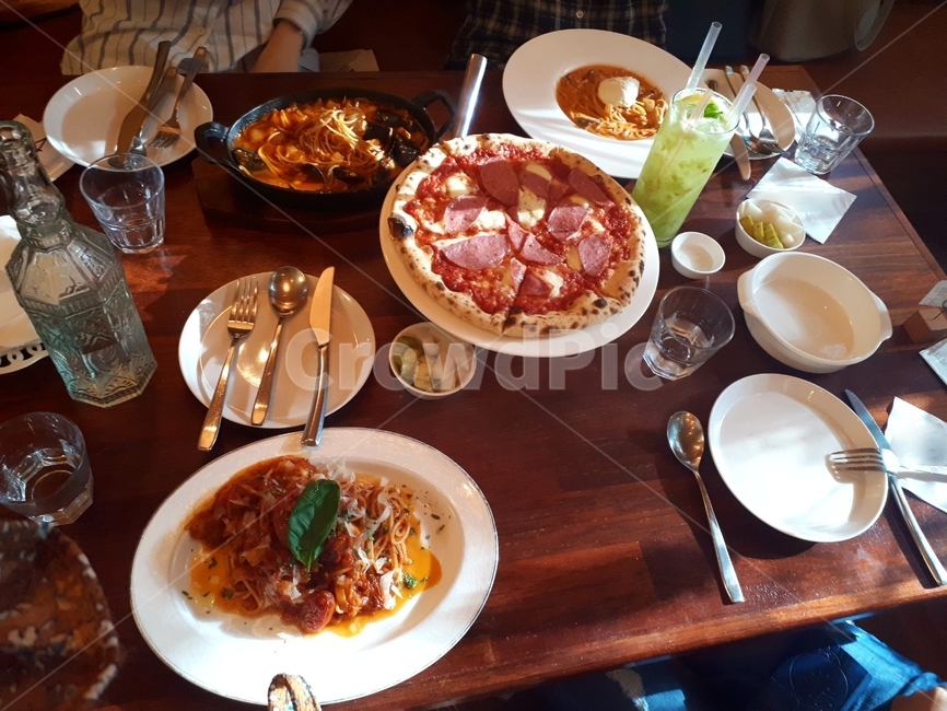 식당,음식,피자,파스타,점심,음료,자유시간,레스토랑,친구,오후
