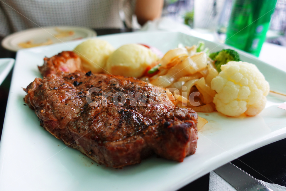 고기,스테이크,steak,레스토랑,restaurant,코타키나발루,말레이시아,음식,맛집,food,meat,요리,cook,meal,dishes,broccoli