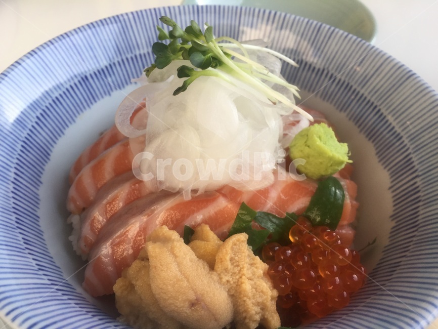 연어,덮밥,접시,날치알,유부,음식,요리