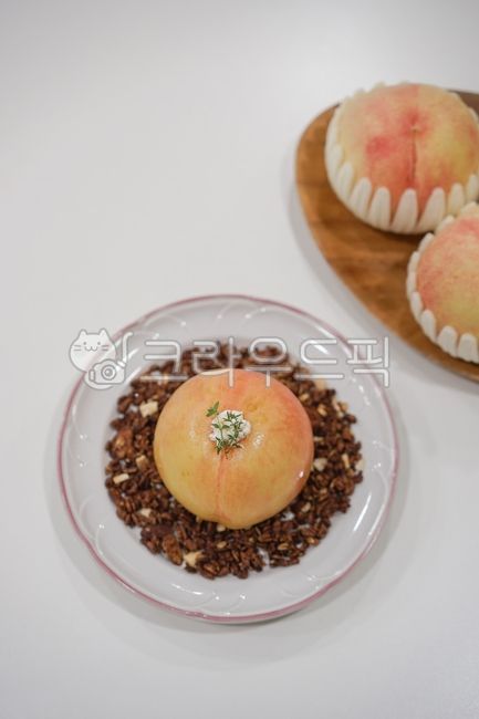 Greek Peach,Greek Momo,fruit,peach,Momogrik,pitch