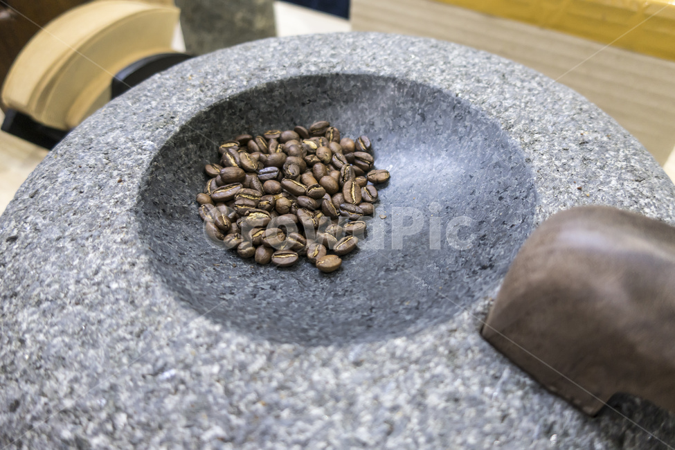 맷돌,돌,도구,커피,커피콩,맷돌커피,coffee,millstones,곡물,골동품,갈기,음식,빈티지,전통,장비,카페인,stone,갈다,로스팅,커피,카페,coffee,cafe
