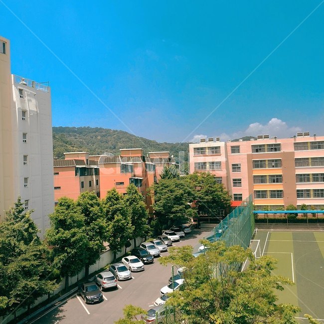 하늘,학교,건물,빌라,여름,나무,운동장,도시,풍경,city,landscape,한국도시풍경,한국도시경관,korea cityscape,transportation,교통,car,차,vehicle,차량,automobile,자동차