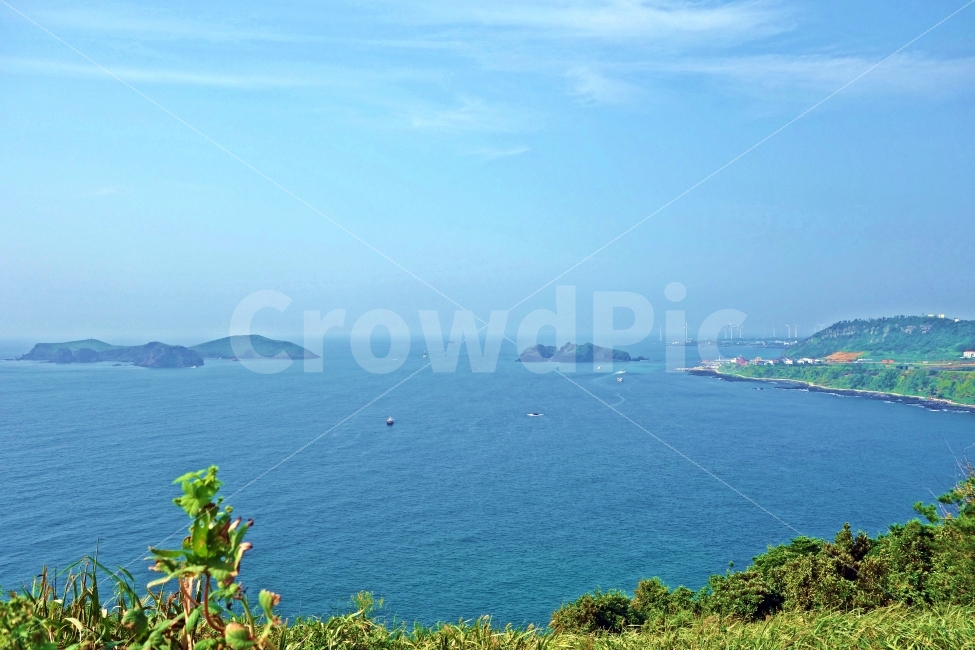 제주도,수월봉,차귀도,와도,당산봉,섬,오름,산,바다,흰,구름,하늘,정상,바닷가,풍차,숲,나무,풀,잎,풀잎,제주,제주도여행,제주여행,여행,자연,풍경,경치,아름다운,전밍,그림,같은,뷰,자연,풍경,nature,landscape,제주도,jeju,jeju island,한국자연풍경,한국자연경관,korea nature landscape,outdoors,옥외,land,땅,ocean,대양,water,물,sea,shoreline,해안선,coast,연안