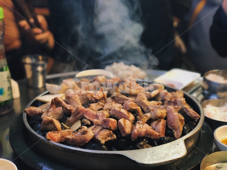 삼겹살,고기,불판,옥돌,바베큐,음식,식재료,요리,food,cook,meal,dishes,food reserves,육류,고기,meat,한식,한국음식,한국요리,korean food,korean dishes,korean meal,korean cook