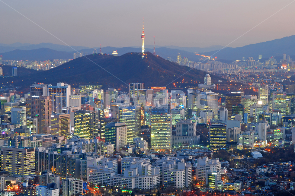 남산,타워,남산타워,서울타워,서울n타워,n타워,빌딩,고층빌딩,스카이라인,랜드마크,비지니스,비즈니스,회사,오피스,컴퍼니,산,하늘,도시,도심,빌딩숲,풍경,도시풍경,야경,도시야경,저녁,밤,불빛,대도시,중심가,서울,한국