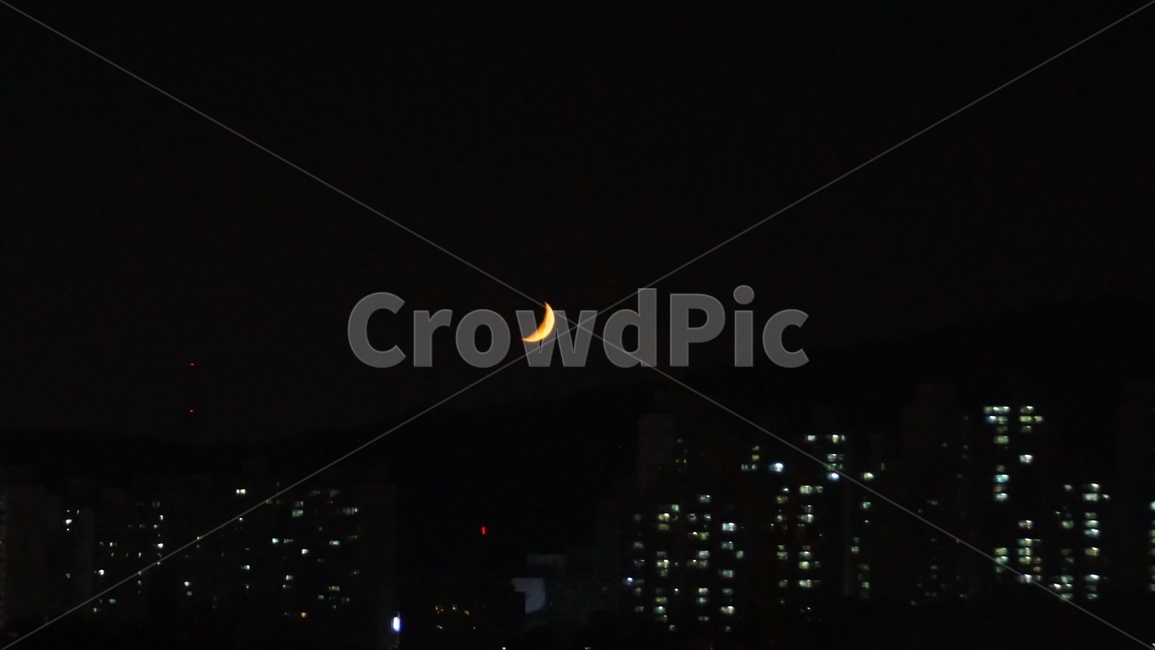달,배경화면,밤,아파트불빛,검정,감성,저녁