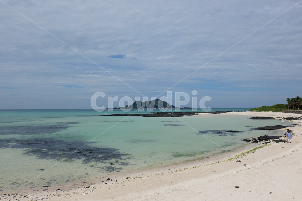 협재해변,협재해수욕장,모래사장,해변,바다,제주도,제주,jeju,beach,자연,풍경,nature,landscape,한국자연풍경,한국자연경관,korea nature landscape,해변,바다,beach,sea,제주도,jeju,jeju island,outdoors,옥외,land,땅,water,물,shoreline,해안선,ocean,대양,human,인간,person,사람,coast,연안