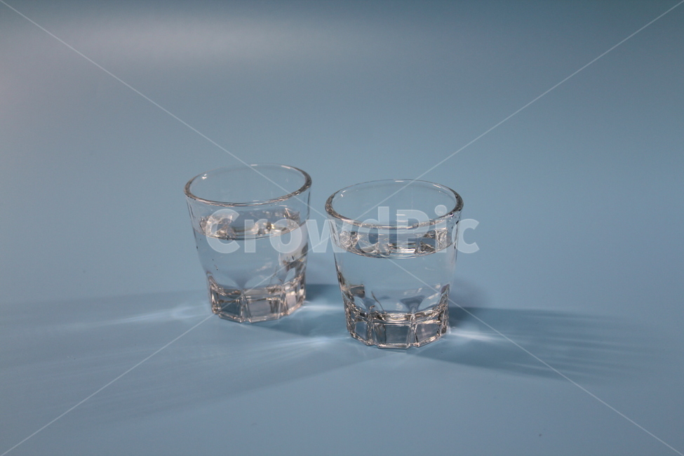 술,술잔,소주,알콜,음주,건배,음료,잔,술,주류,alcohol,사물,물건,오브젝트,thing,object,matter