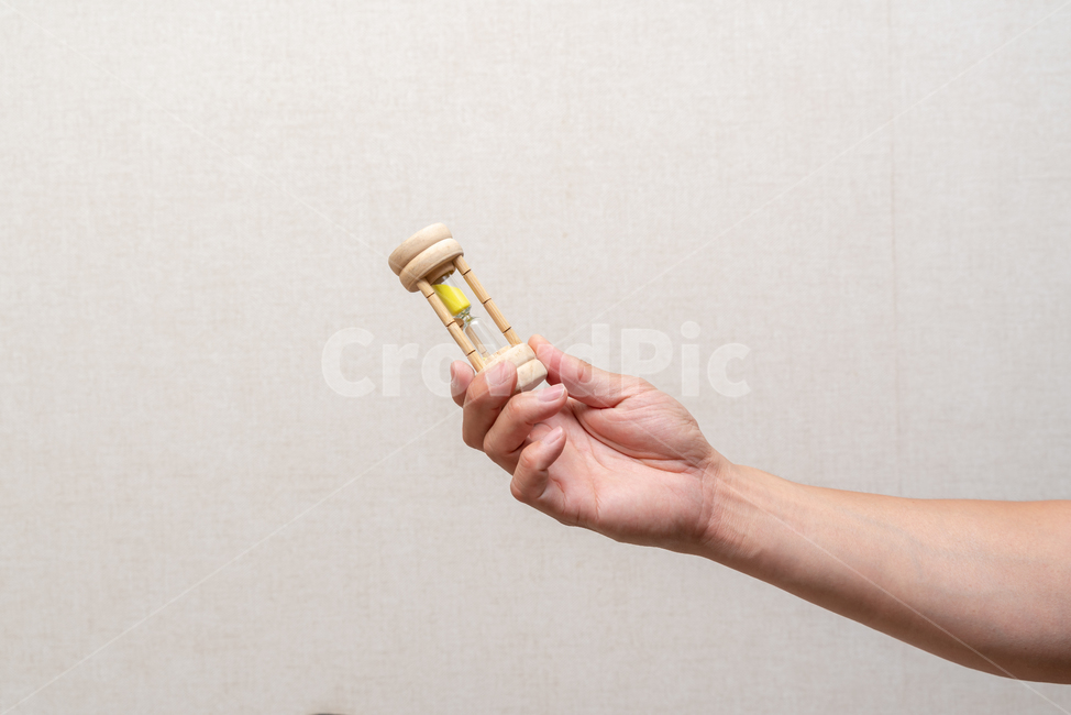 symbol,thought,idea,concept,objects,life,hour,hourglass,limit,flan,plan,day,human,Incomplete,business,finite,tree,clock,check,schedule,vintage,background,person,time,object