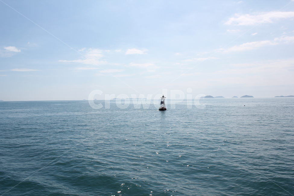 beach,blue,coast,coastline,day,far,island,mountain,nature,ocean,sea,sky,water,wave,하늘,파랑,블루,먼산,산,섬,바다,물결,푸른바다,풍경,자연,낮,파란색,물,바닷물,반짝임,부표,윤슬,자연,풍경,nature,landscape,vehicle,차량,transportation,교통,boat,보트
