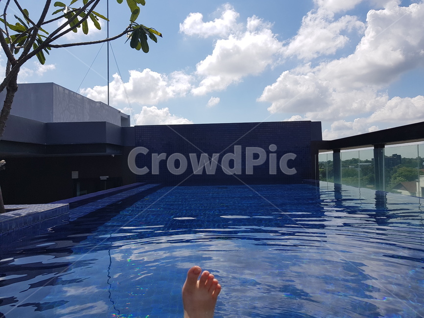 수영장,휴가,치앙마이,물,여름,summer,swim,swimpool,pool,vacation,휴식,수영,햇빛,하늘,구름,놀다,발