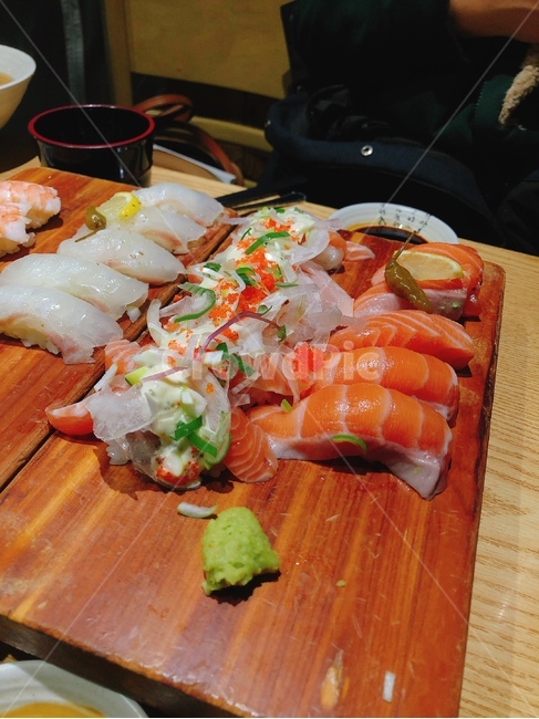 초밥,연어초밥,광어초밥,스시,sushi,음식,식사,요리,food,meal