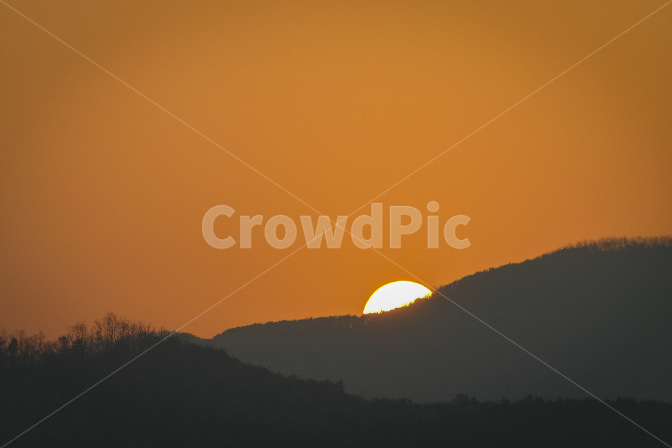 노을,해넘이,산,하늘,풍경,sunset,twilight,자연,풍경,nature,landscape,outdoors,옥외,sky,일몰,red sky,붉은 하늘,dusk,황혼,dawn,새벽