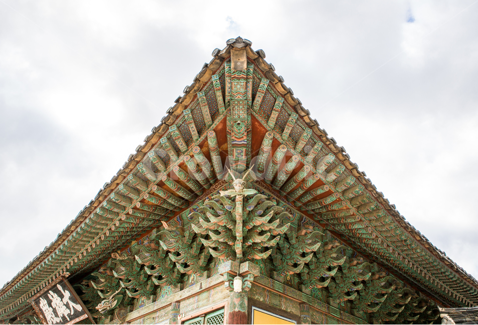 불국사,대웅전,세계문화유산,불교,지붕,절,유네스코,경주,건축물,관광,대한민국,사당,아시아,역사,종교,한국문화,bulguksa,asia,cultures,unesco,travel,한국전통,한국문화,korean traditional,korean culture,랜드마크,landmark,tourist attraction,한국랜드마크,한국관광지,한국명소,korea landmark,korea tourist attraction,종교,신앙,religion,belief,faith,건축물,건물외관,exterior,building,structure,architecture,construction