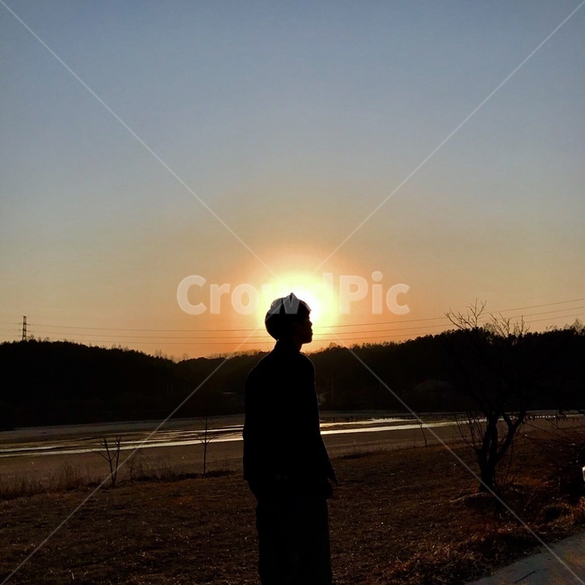 감성,노을,바다,산,그림자,역광,사람,인물,인간,human,person,남성,남자,man,male,인물실루엣,사람실루엣,character silhouette,human silhouette,nature,자연,outdoors,옥외,sunlight,햇빛,sky,하늘
