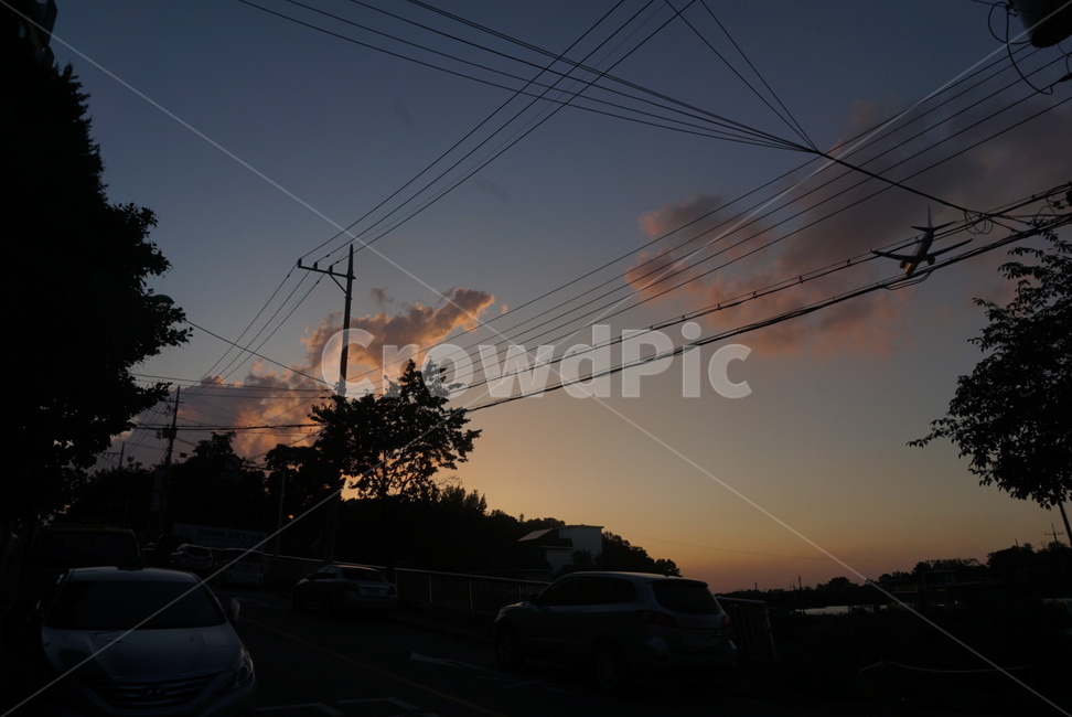 cloud,sky,evening glow,cloud shape,sunset,puffy clouds,summer sky,nightfall,evening sky,piece of cloud,sky scenery