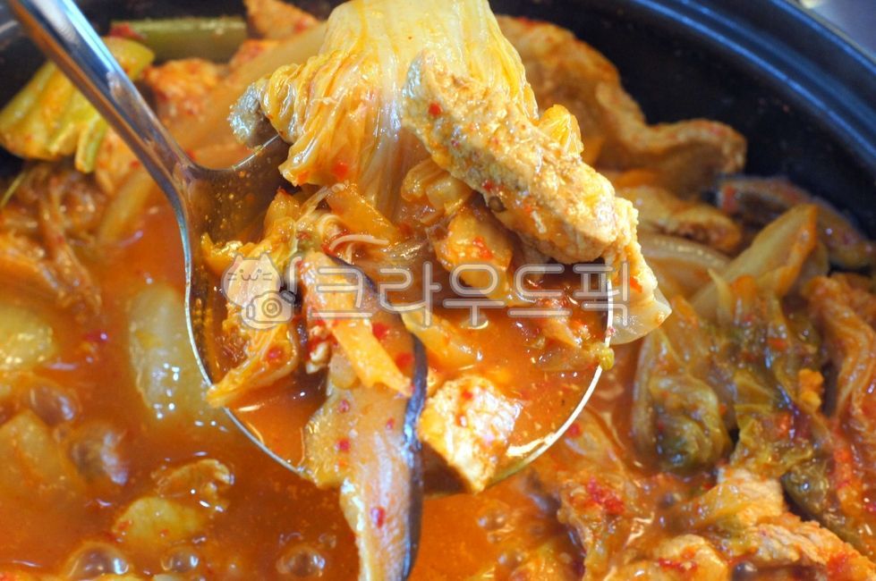 김치찌개,kimchistew,김치전골,kimchijjigae,spicystew,두부김치찌개,두부김치전골,porkstew,meatstew,돼지김치찌개,돼지김치전골,음식,food,kfood,요리,플레이팅,foodpresentation,plating