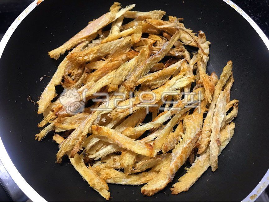 Beer snacks,Drink snacks,dry snacks,Grilled Pollack,Draft beer snacks,crispy,snack,Grilled pollack,golden brown,food,dried fish,Grilled muktae,fish,Pollock,ingredients,crunchy,cooking,Dried pollack,Muktae,roast