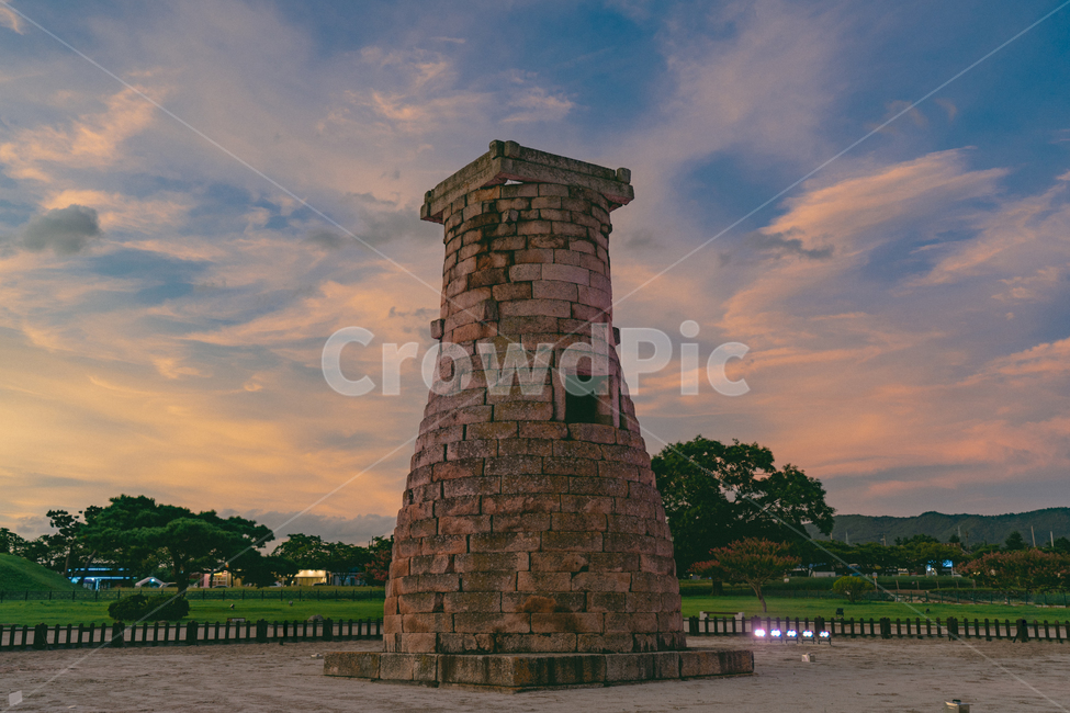 architecture,건축물,building,건물,경주,일몰,sunset,구름,하늘,sky,첨성대,옥외,outdoors,관광지,랜드마크,landmark,tourist attraction,한국랜드마크,한국관광지,한국명소,korea landmark,korea tourist attraction