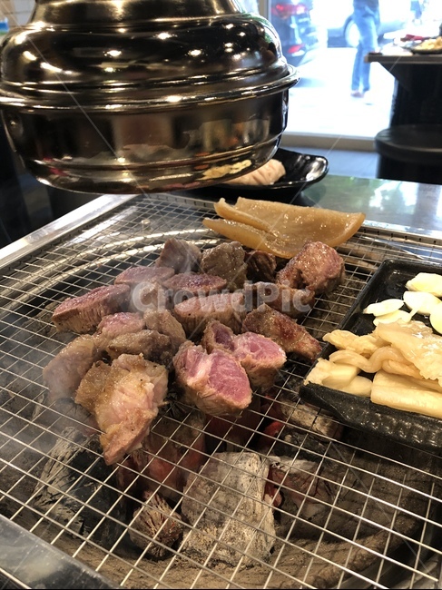 이베리코,목살,삼겹살,코리안바베큐,바베큐,bbq,food,식품,고기,돼지고기,숯불고기,이베리코삼겹살,돼지고기구이,식당,숯불구이