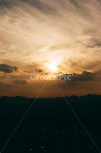 저녁,해질녘,노을,하늘,구름,풍경,자연,자연,풍경,nature,landscape,outdoors,옥외,sunlight,햇빛,dusk,황혼,sunset,일몰,dawn,새벽,sky,red sky,붉은 하늘