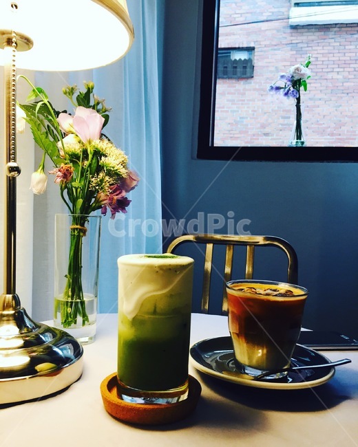 카페라떼,말차슈페너,스탠드,꽃,카페인테리어,카페,커피,여유,그린티라떼,여유로움,차분함,커피,카페,coffee,cafe