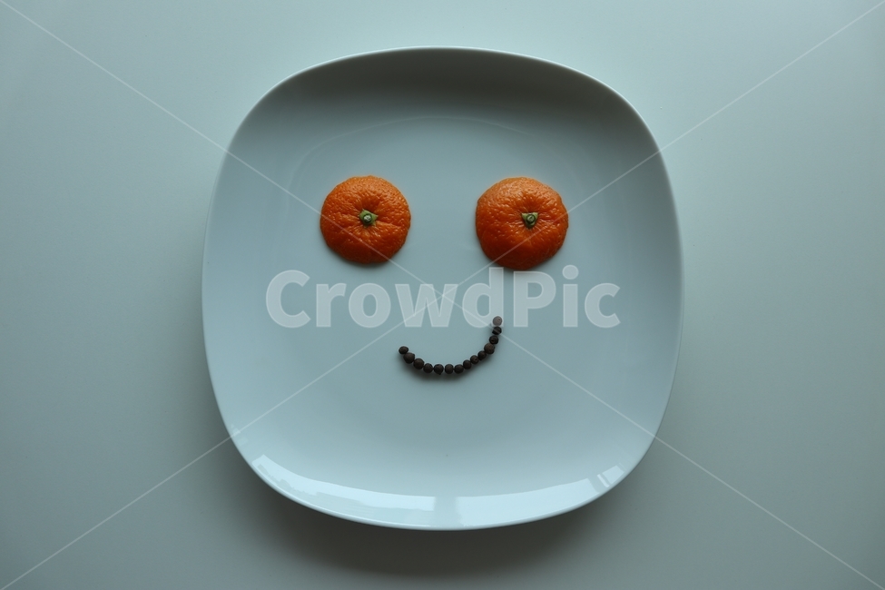 웃는,얼굴,미소,스마일,smile,웃고있는,감정,face,표정,웃음,재미있는,웃기는,귀여운,행복,행복한,명랑한,누끼,흰색배경,오렌지,껍질,재미,과일,통후추,향신료,fruit,접시,눈,eye,장난스런,emotion,feeling,white,기분,긍정적,캐릭터,유머러스한,smiling,smiley,playful,아이콘,이모티콘,icon,emoticon,background,코믹한,의인화,facial,expression,orange,peel,humorous,cheerful,comic,funny,plate,peppercorn,happy,happiness,character,anthropomorphic,simple,단순한