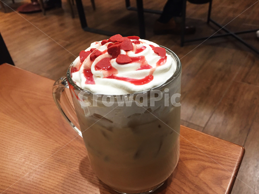 음료,카페,커피,생크림,하트,화이트모카