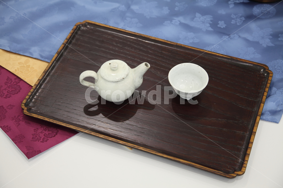 tray,teacup,traditional tea,kettle,tea,teacup set,folk,tradition,tea table,table,Korean tradition,cup,Korea,object