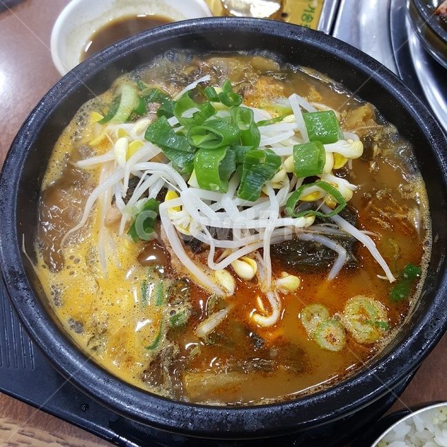 뼈해장국,콩나물,해장국,얼큰한,시원한,음식,식재료,요리,food,cook,meal,dishes,food reserves,한식,한국음식,한국요리,korean food,korean dishes,korean meal,korean cook