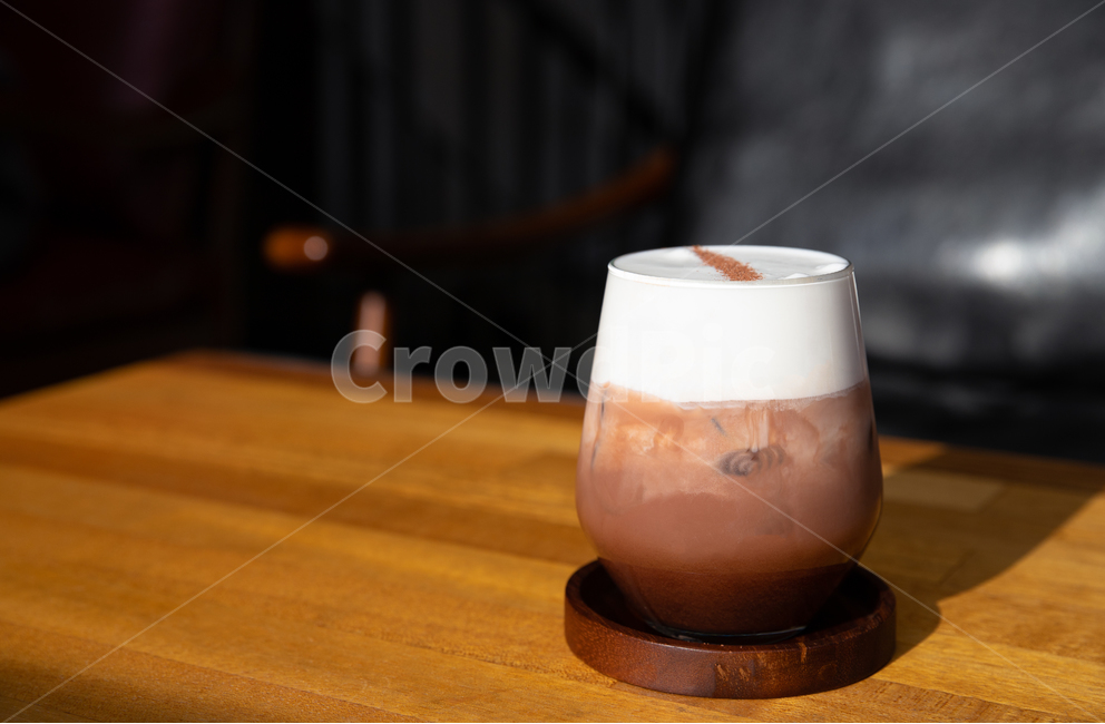 초코,라떼,거품,음료,카페,커피,wood,나무,cream,디저트,beverage,음료수,drink,beverage