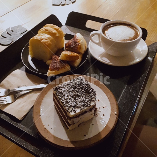 카페,음료수,빵,분위기,포크,쟁반,디저트,간식,후식,dessert,snack