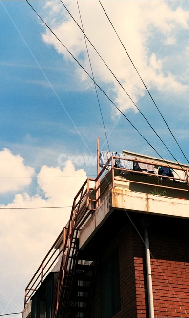 하늘,도시,동네,삶,일상,집,주거지,구름,house,감성,감성사진,town,sky,일탈,여유,감성,sensible,feeling,건축물,건물외관,exterior,building,structure,architecture,construction
