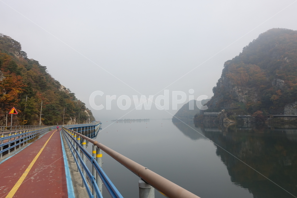 의암호,춘천,안개,자전거길,호수,가을,반영