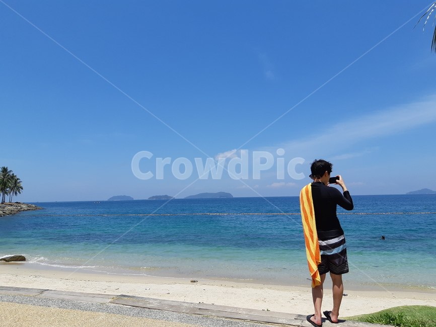 바다,뒷모습,남자,풍경,에메랄드빛,수영,해변,sea,ocean,여름,계절,summer,season,해변,바다,beach,sea,사람,인물,인간,human,person,남성,남자,man,male,여행,휴가,traveling,vacation,trip,shorts,반바지