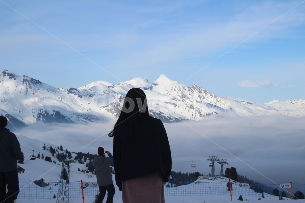 산,뒷모습,사람,snow,눈,mountain,sports,스포츠,piste,피스트,sport,human,인간,person,여자,여성,스키장,스위스,설산,겨울,계절,winter,season