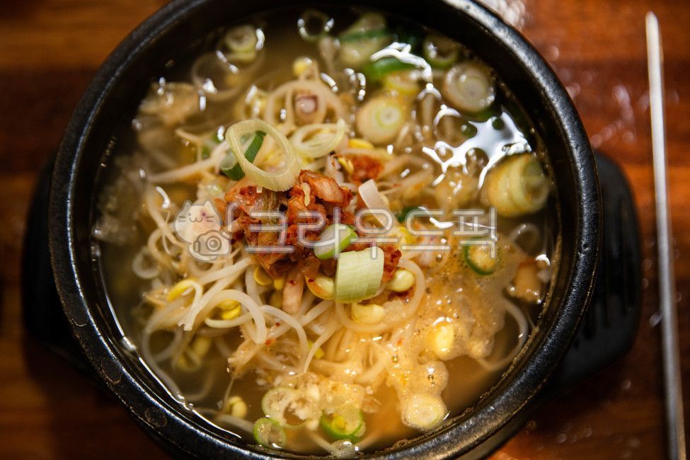 콩나물,콩나물국밥,뚝배기,달걀,파,국물,한국전통음식,맑은음식,beansprouts,beansproutssoup,earthenpot,egg,greenonion,soup,koreantraditionalfood,clearfood