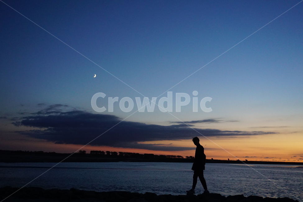 outdoors,옥외,nature,자연,그림자,shade,silhouette,실루엣,노을,석양,sunset,저녁,evening,감성사진,감성적,감성,남자,man,사람,person,human,인간,walk,걷는,걸음,사람,인물,인간,human,person,인물실루엣,사람실루엣,character silhouette,human silhouette