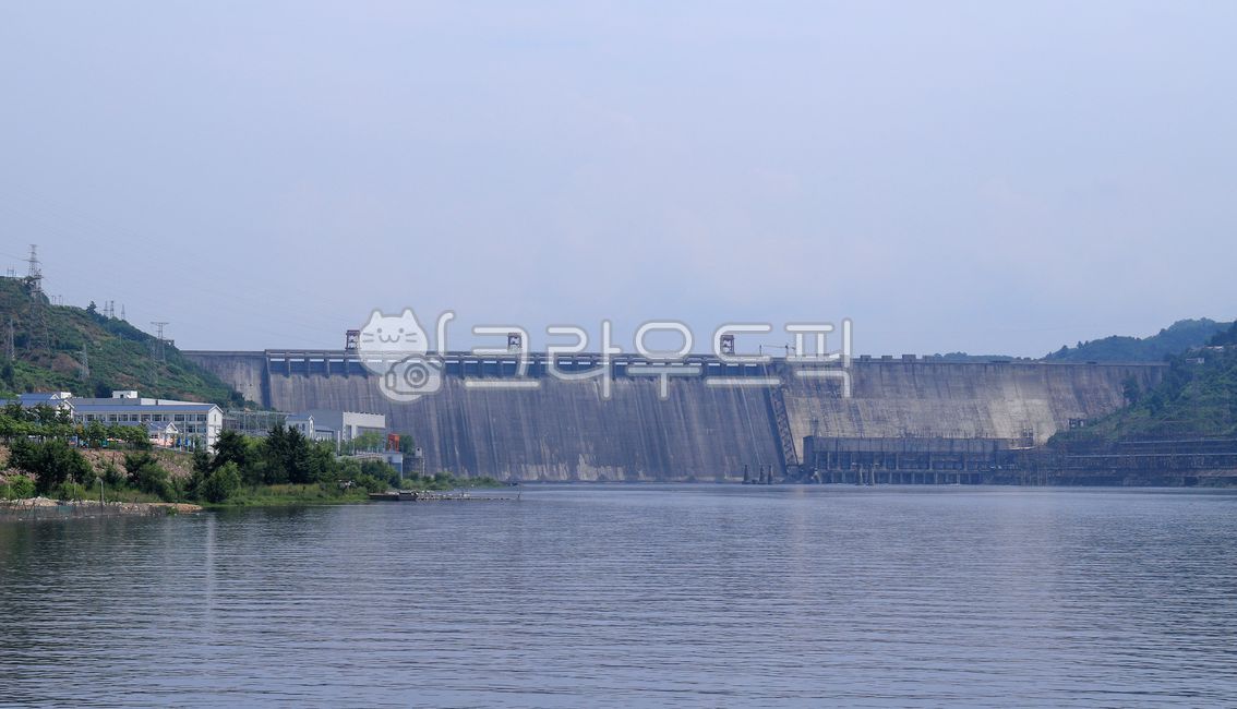 압록강,수풍댐,수풍수력발전소,북한,중국,수력발전소,architecture,건축물,outdoors,옥외,river,강,tree,나무,water,물