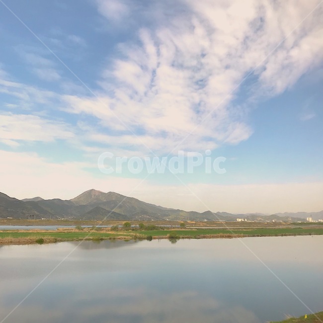 맑은날,하늘,배경,구름,맑음,산,봄,spring,감성사진,자연,풍경,nature,landscape,한국자연풍경,한국자연경관,korea nature landscape,water,물,outdoors,옥외