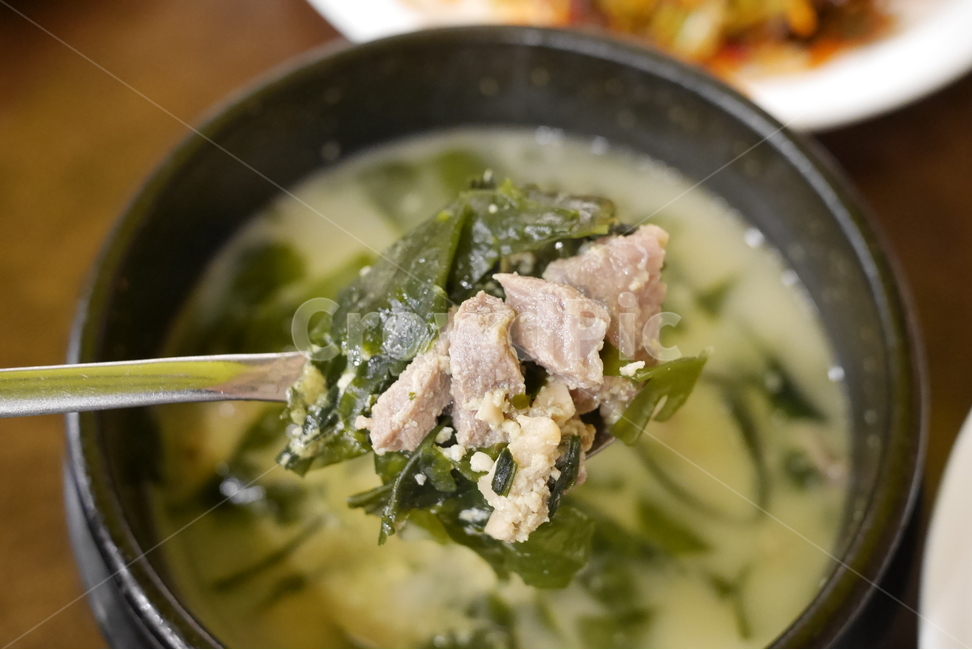 미역,소고기미역국,소고기,한식,한식메뉴,식당,맛집,외식,외식메뉴,식당메뉴,쇠고기,쇠고기미역국,음식,식재료,요리,food,cook,meal,dishes,food reserves,한식,한국음식,한국요리,korean food,korean dishes,korean meal,korean cook