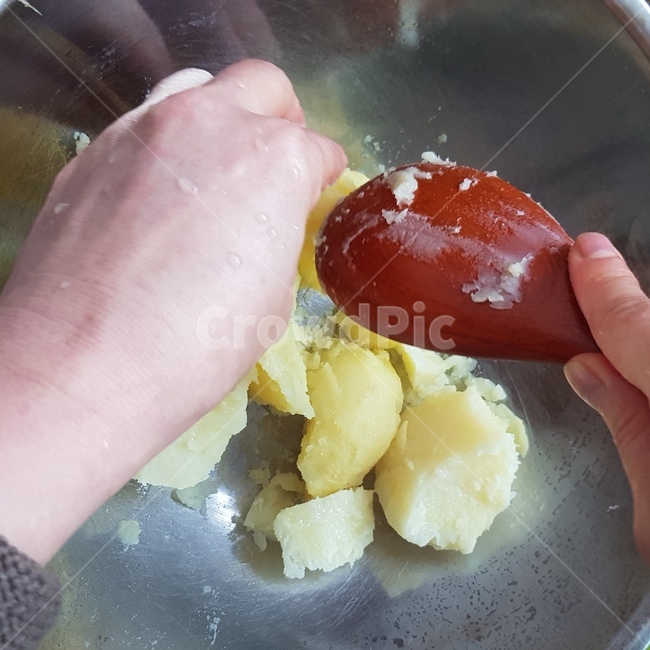감자,삶은감자,으깨기,으깨다,음식