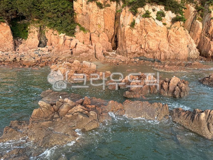 rock,headland,cliff,nature