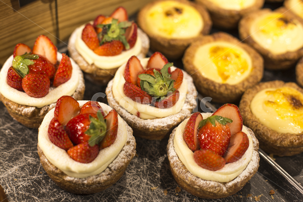 딸기타르트,딸기,타르트,빵,베이커리,제빵,버터,카페,빵집,음식,간식,디저트,진열,음식,식재료,요리,food,cook,meal,dishes,food reserves,빵,bread,디저트,간식,후식,dessert,snack