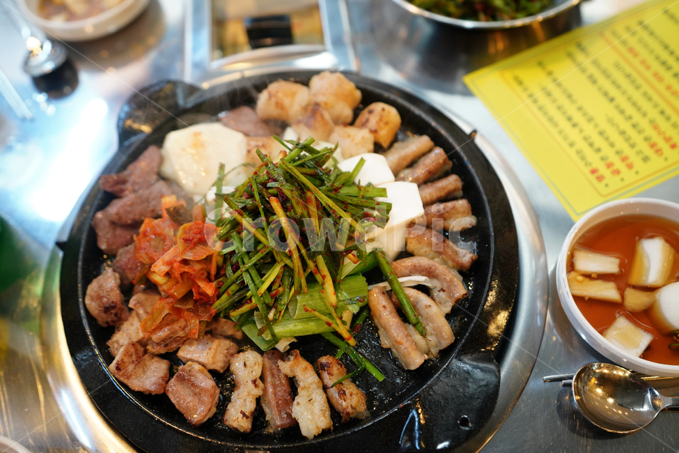 술안주,막창,곱창,염통,대창,소,육식,육류,먹방,음식,부추,안주,불판,술자리,모임,푸드,음식,식재료,요리,food,cook,meal,dishes,food reserves,육류,고기,meat